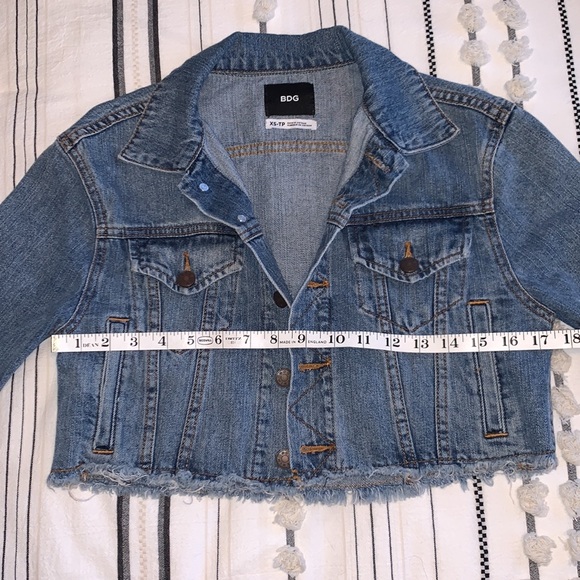 Crop denim jacket - Picture 4 of 6